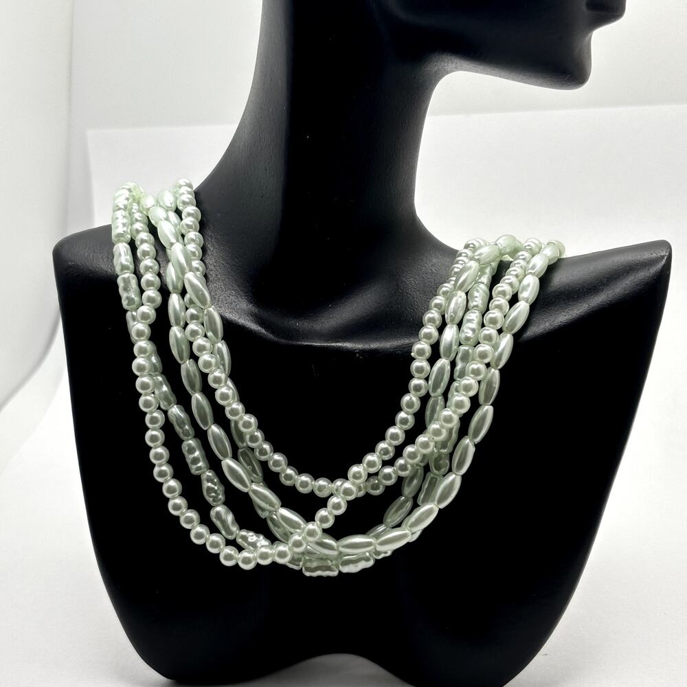 Light Green Pearl Beaded Necklace